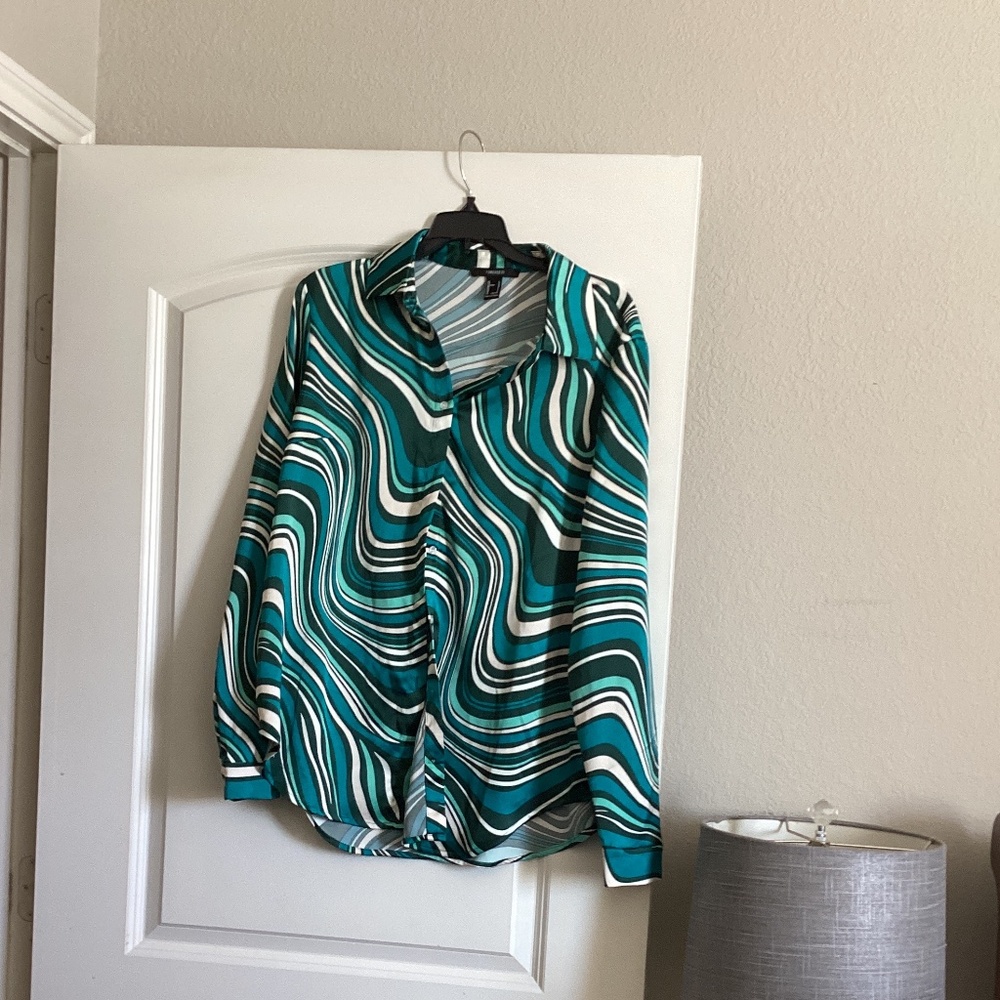 Forever 21 turquoise pattern womens blouse